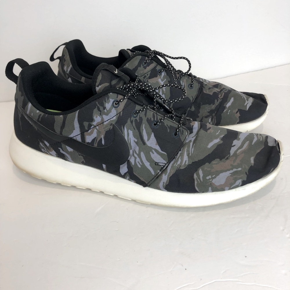NIke Roche Camo Sneakers